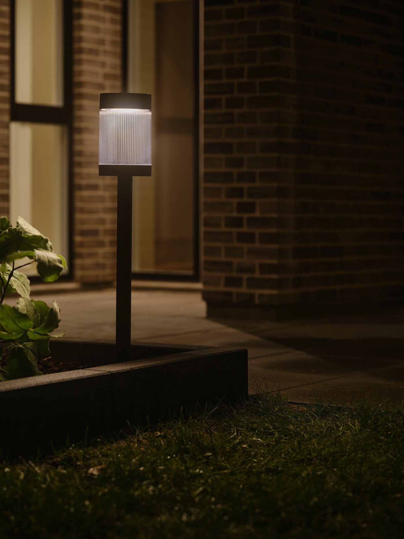 x4 Coupar Solar Garden Light Black