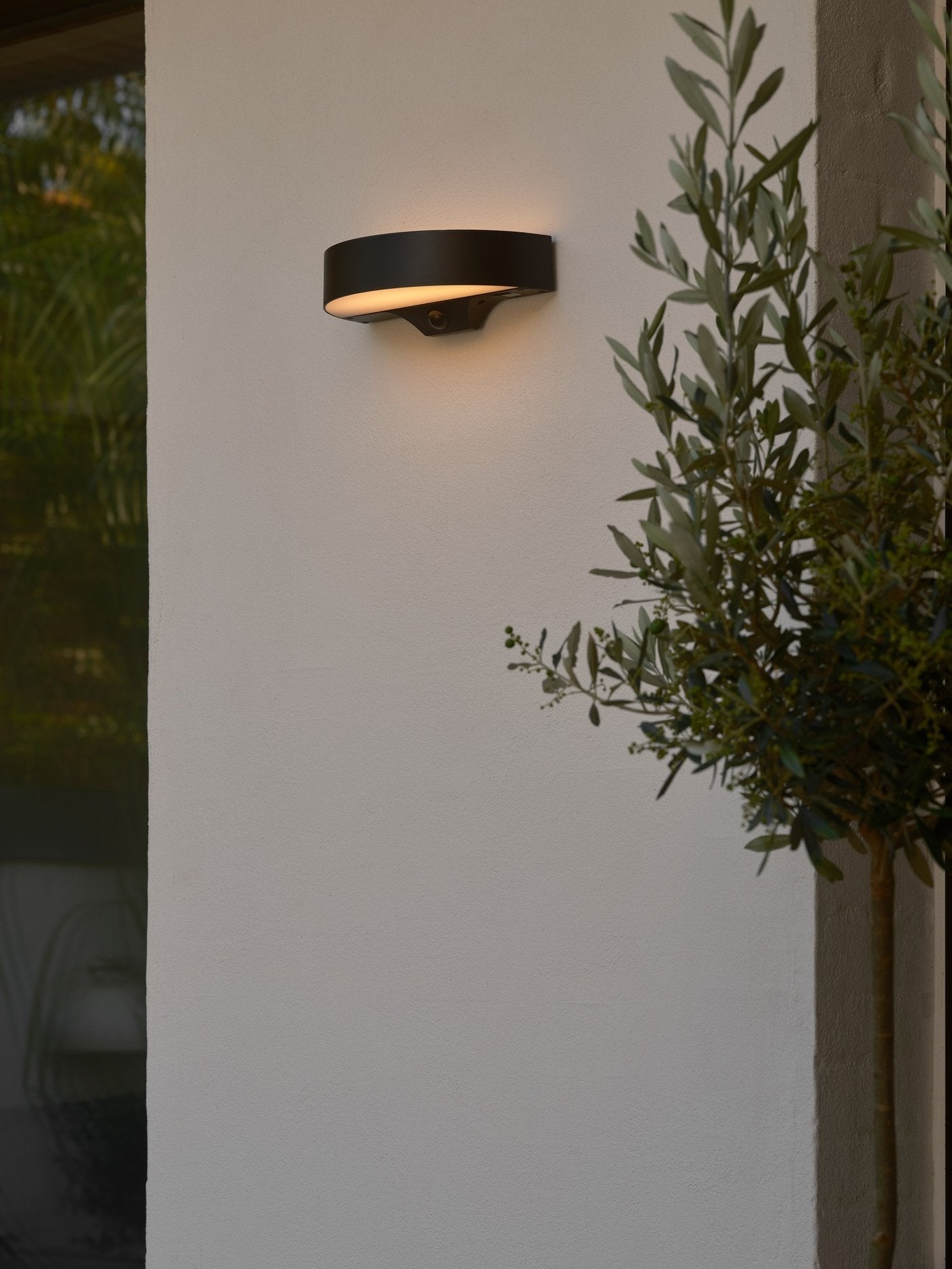Monay Round Solar Wall Light Black